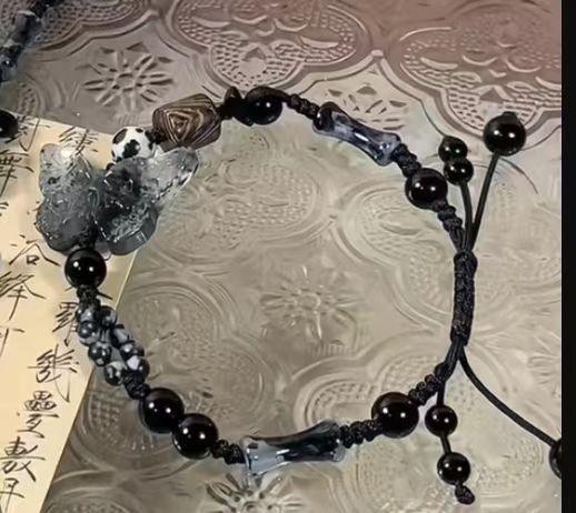 Twin Taiji Mountain Ghost Spend Money To Weave Hand Rope