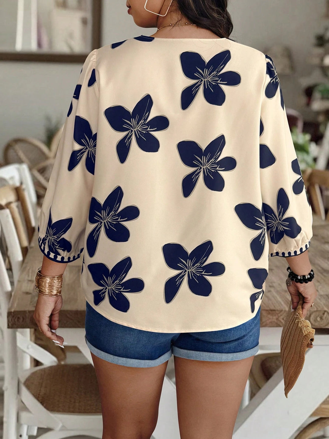 Black And White Large Lily Printed V-Neck Puff Sleeve Top