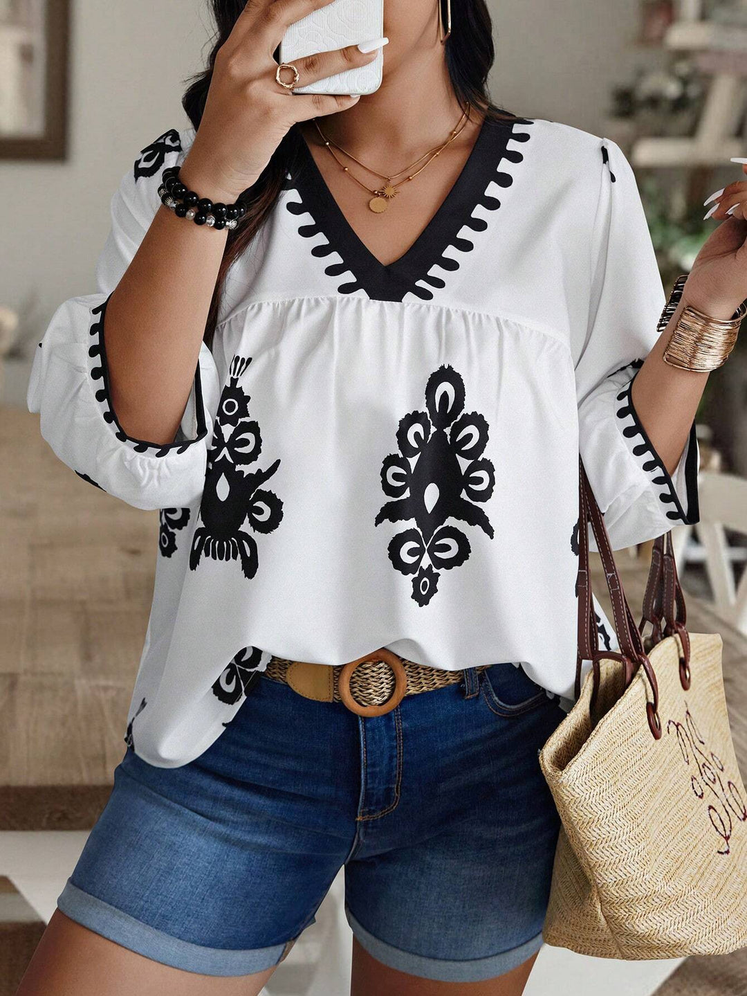 Black And White Ethnic Totem Print V-Neck Bubble Sleeve Top