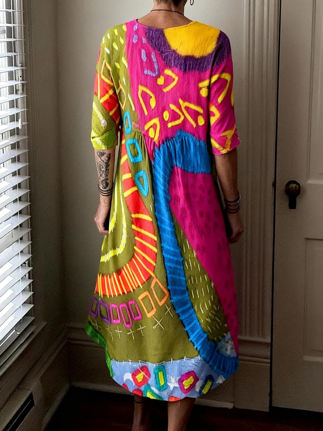 Dopamine Contrast Hand-Painted Round Neck Loose Dress