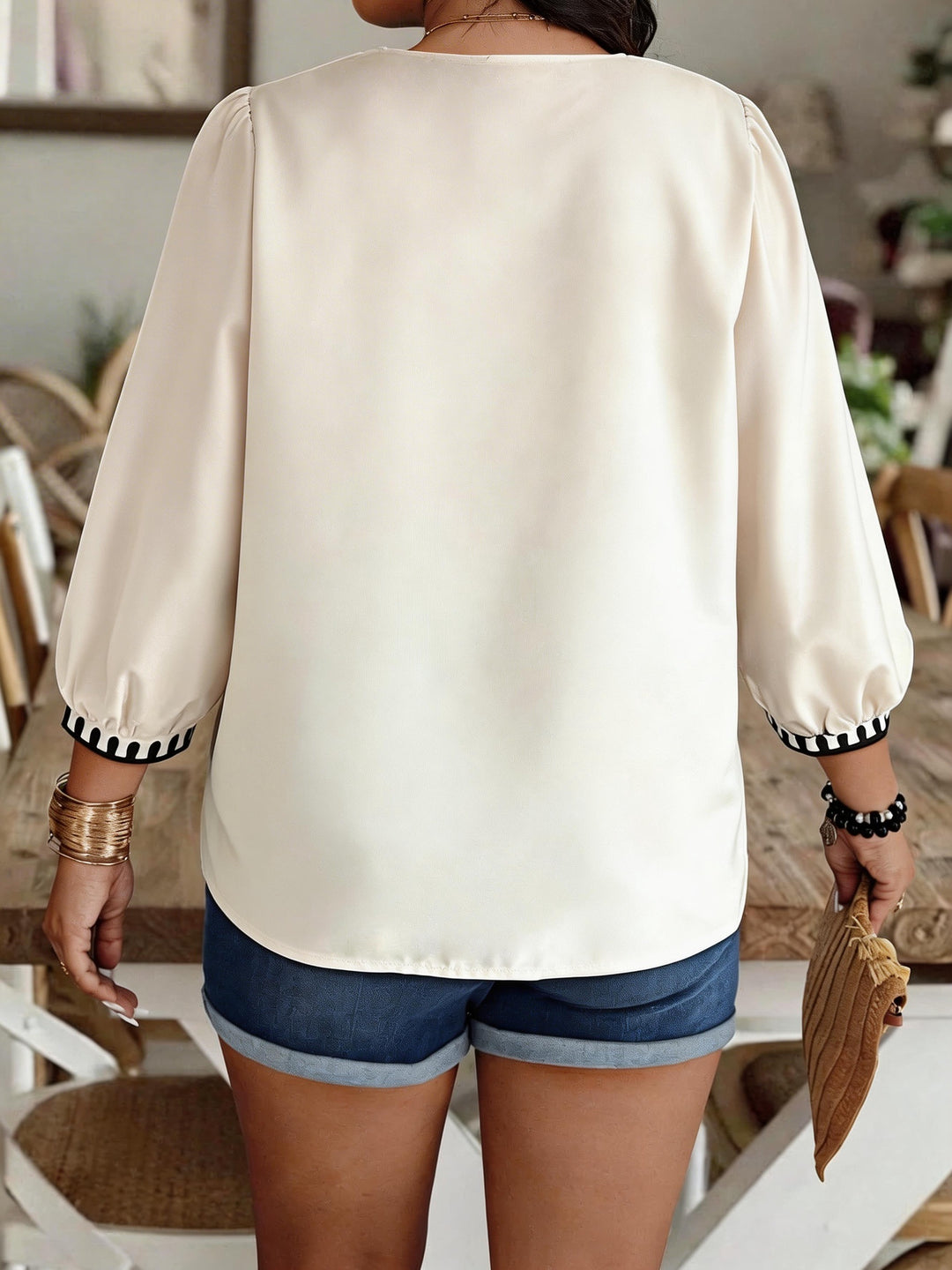 Contrast Wavy-Edge Printed V-Neck Puff-Sleeve Top