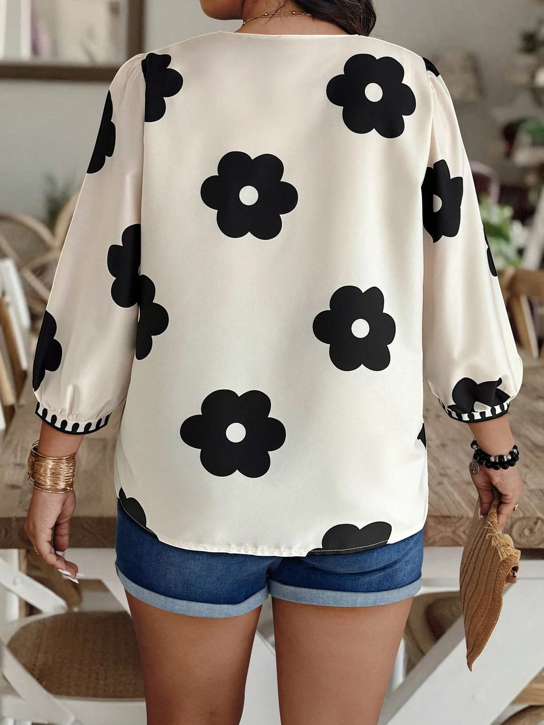 Black And White Large Floral Print V-Neck Puff Sleeve Top
