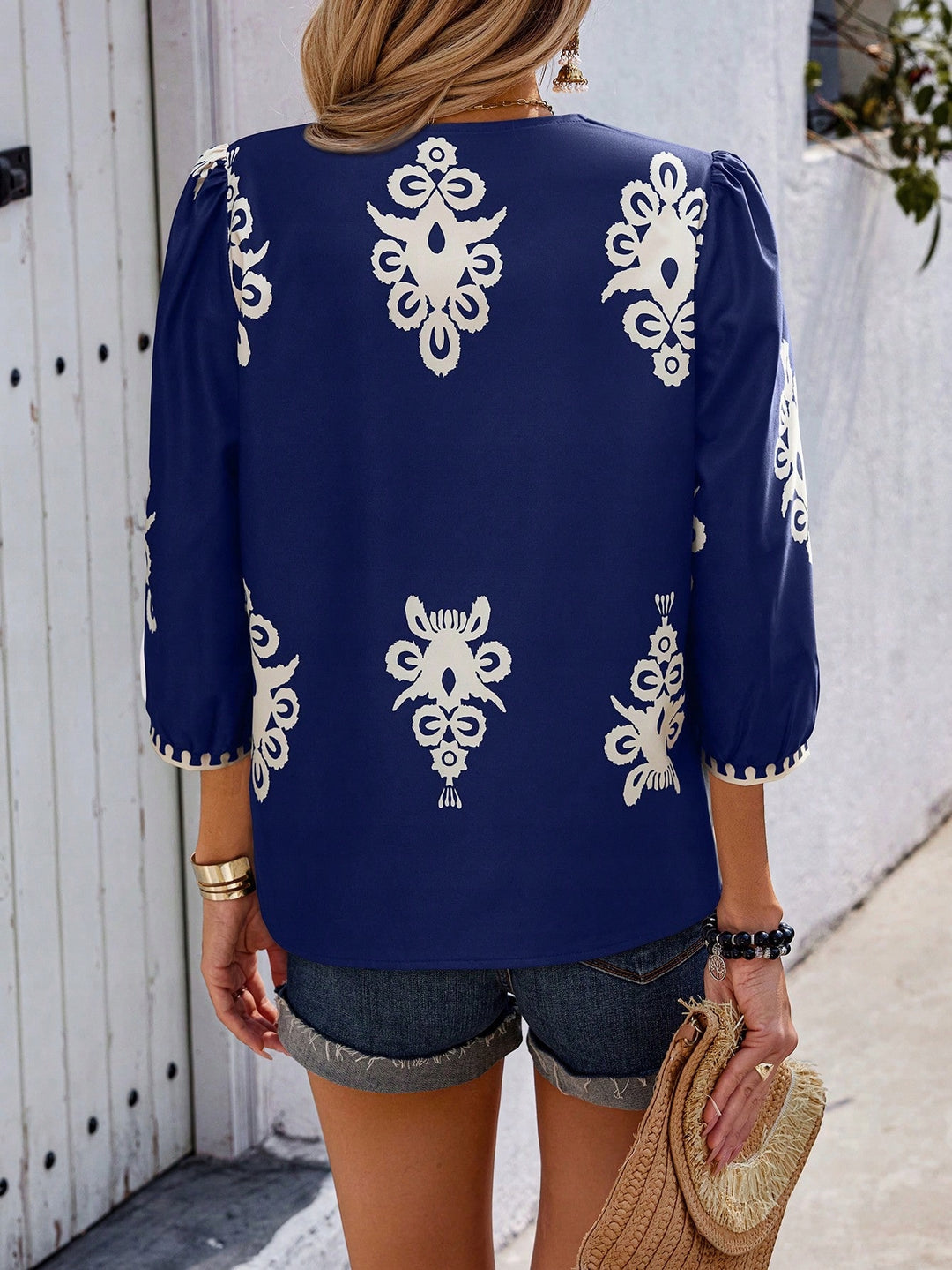 Black And White Ethnic Totem Print V-Neck Bubble Sleeve Top